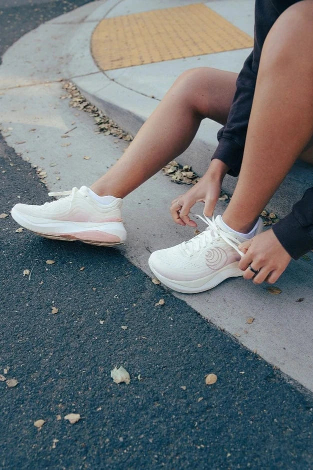 Topo Athletic Aura [Women's] Shoes - Blister Prevention